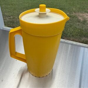 Vintage Tupperware Harvest Gold Yellow 2 Quart Pitcher 1312 Push Button Lid 1313
